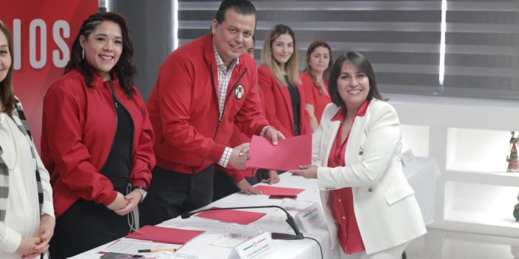 Se registra Lariza Pérez como candidata a diputada por Distrito IV de Jiquilpan por el PRI