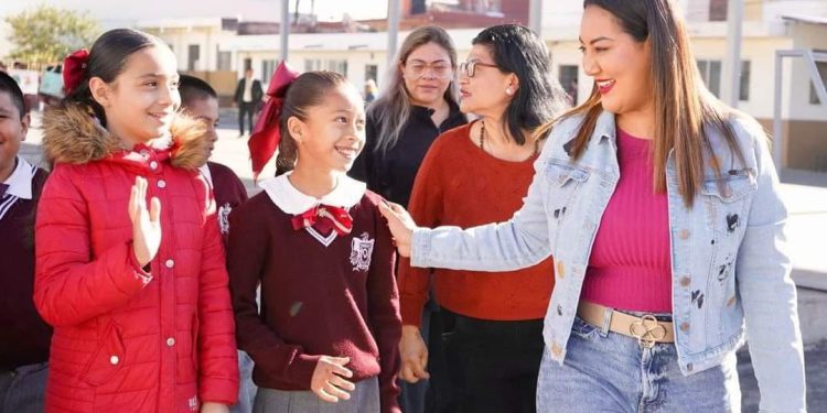 La familia con toda su diversidad, es el eje rector de nuestra sociedad: Mónica Valdez