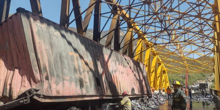 Sin daño estructural, puente de la Siglo XXI; apuran trabajos para reabrir circulación: PC