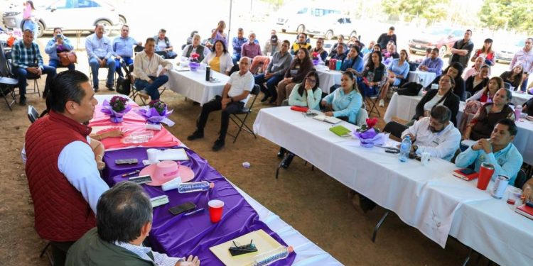 Trabajadores de Salud van con Torres Piña para fortalecer los servicios médicos en Morelia