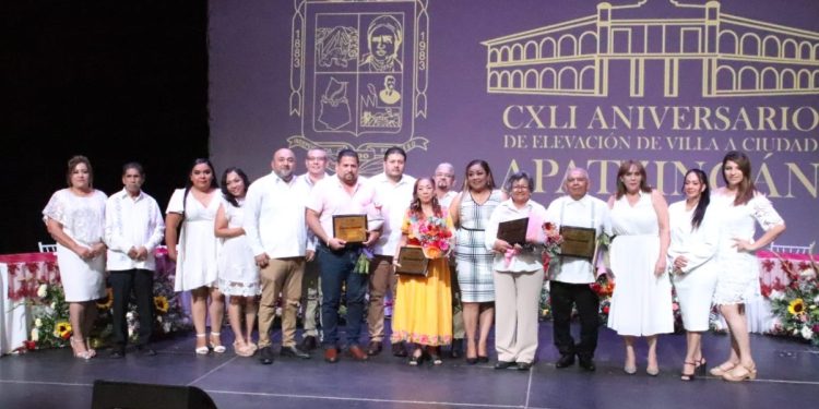 Los condecorados manifestaron su amor por Apatzingán y por las aportaciones que realizan desde su trinchera