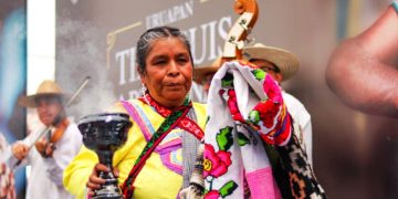 En Cresencio Morales se borda y se teje la vestimenta mazahua