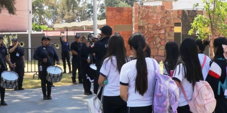 Niñas y niños conocen labores de la Guardia Civil para garantizar la seguridad