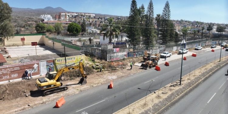 Circula con precaución por la obra del paso superior vehicular de Villas del Pedregal: SCOP