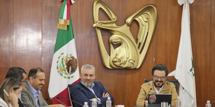 Continua coordinación para operar IMSS Bienestar en Michoacán: Bedolla