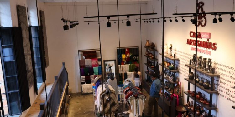 Últimos días de rebajas en las tiendas Casa de las Artesanías