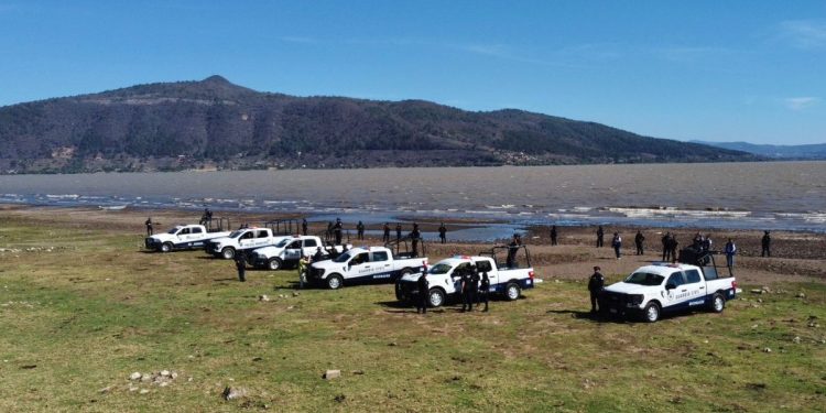 Guardia Civil cuida el lago de Pátzcuaro para evitar el «huachicol» de agua