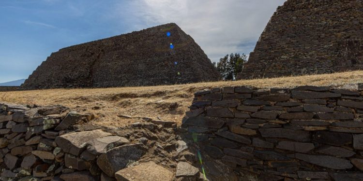 Disfruta el eclipse solar desde las zonas arqueológicas de Michoacán