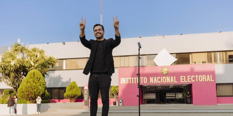 Jorge Álvarez Máynez, primer candidato presidencial de Movimiento Ciudadano, asistió esta tarde al ensayo del primer debate al Instituto Nacional Electoral.