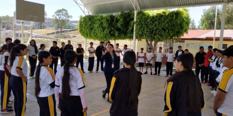 En primaria y secundaria de Copándaro, lleva FGE charlas sobre prevención del bullying a estudiantes y padres de familia