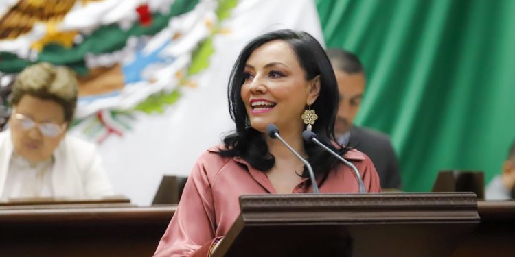 Legislativo reconocerá a médicos michoacanos a través de la condecoración “Manuel Martínez Báez”