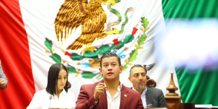 Víctor Zurita propone protección a los adultos mayores con reforma al Código de Justicia Administrativa