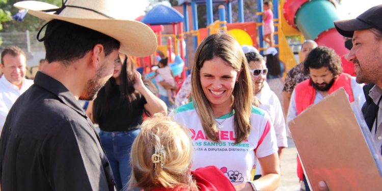 «La seguridad comienza con la niñez»: Daniela De Los Santos inicia campaña en el Distrito 17