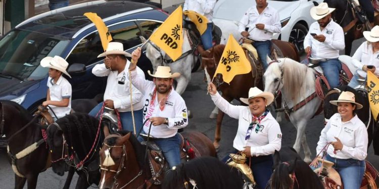 Unidad y proyecto, garantizarán el triunfo de la coalición en el distrito Apatzingán: Paco Huacus