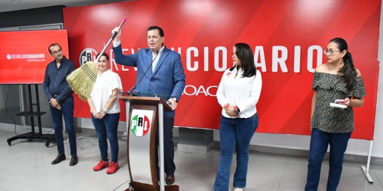 Invito a los priistas a consolidar el triunfo de los mejores candidatos: Memo Valencia