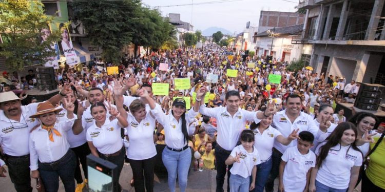 Paso a paso, con propuesta y diálogo Araceli Saucedo se consolida entre las preferencias del electorado