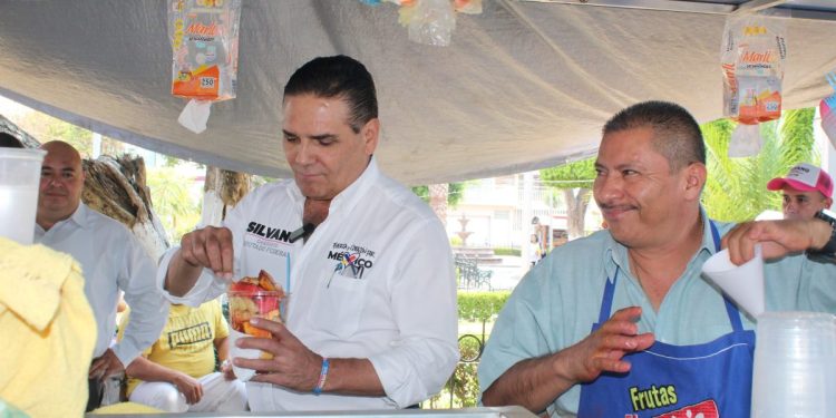 Estoy con los comerciantes, vamos a ayudarles: Silvano Aureoles