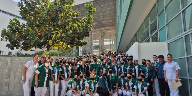 Estudiantes de Enfermería del Conalep conocen procedimientos de hospitales