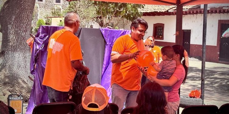 Toño Carreño festejó a niños de Tiripetío y Tenencia Morelos