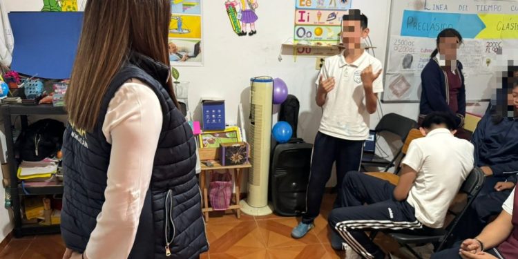 Lleva FGE pláticas sobre violencia digital, alcoholismo y drogadicción a telesecundaria de Morelia