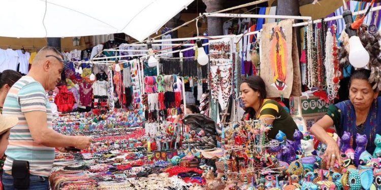 Disfruta la última semana del Tianguis Artesanal de Uruapan