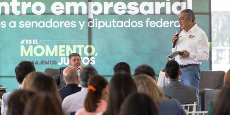 Coinciden Morón y CCEEM en necesidad de cambiar modelo económico de México