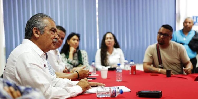 Ofrece Raúl Morón trabajo coordinado a sectores sociales de Lázaro Cárdenas