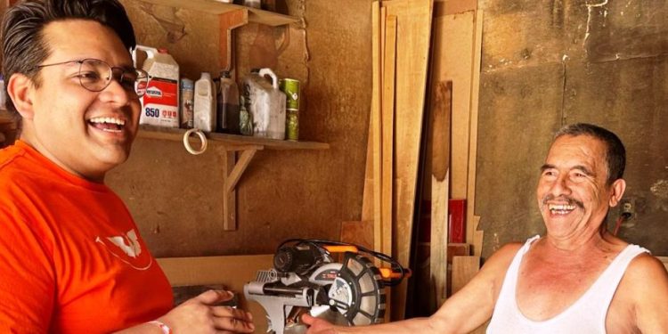 Con gran éxito continúa sus recorridos Toño Carreño, por el distrito 17