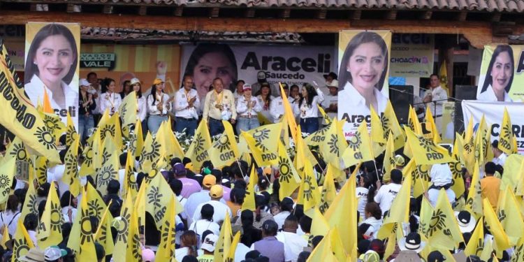 Desborda entusiasmo Opopeo en apoyo a Araceli Saucedo