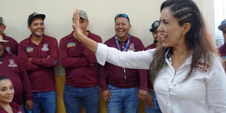 “El agua es vida” Fanny Arreola se reúne con CAPAMA 