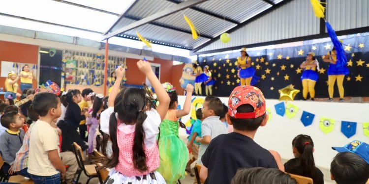 Escuelas de Michoacán celebran el Día del Niño y la Niña: SEE