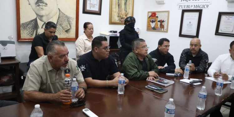 Acuerdan mantener libres las vías de comunicación en Jiquilpan