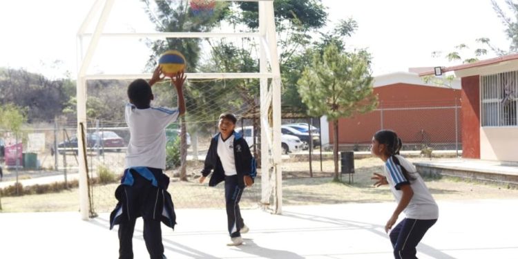 Docentes usan al deporte como aliado para prevenir adicciones: SEE
