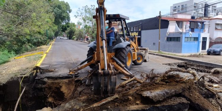 OOAPAS repara fuga en línea de distribución que abastece a 9 colonias