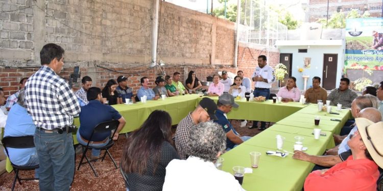 “Impulsaremos los programas en beneficio del campo”: Paco Huacus