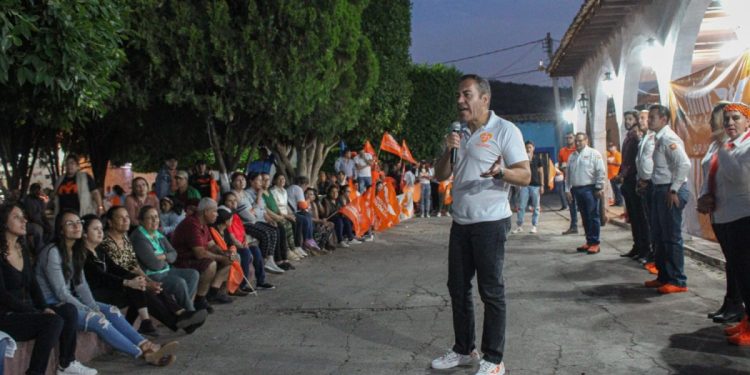 Cientos de personas respaldan en Purúandiro a Carlos Herrera