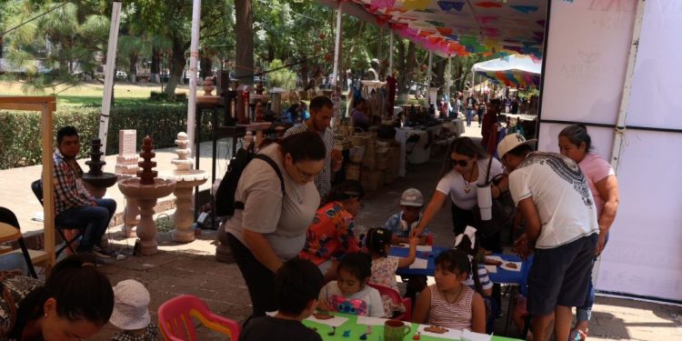 Dedica Festival Michoacán de Origen taller artesanal para niñas y niños