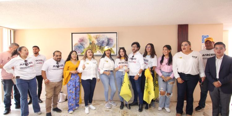 “El PRD está de pie y más fuerte que nunca”: Paco Huacus