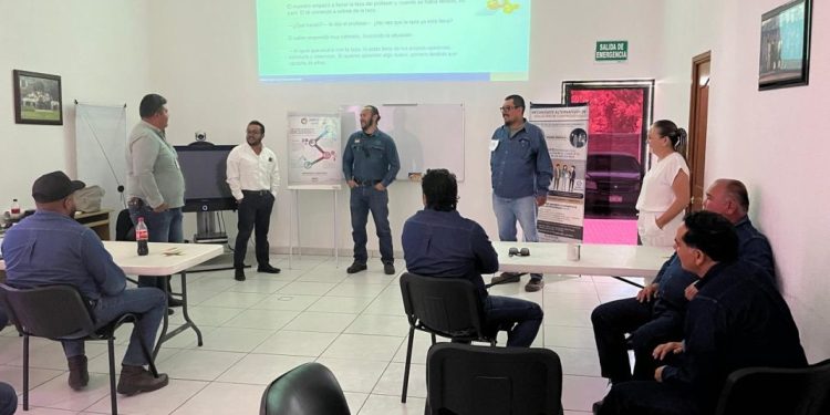 Imparte CMASC taller de programación neurolingüística a trabajadores de la CFE sector Zamora