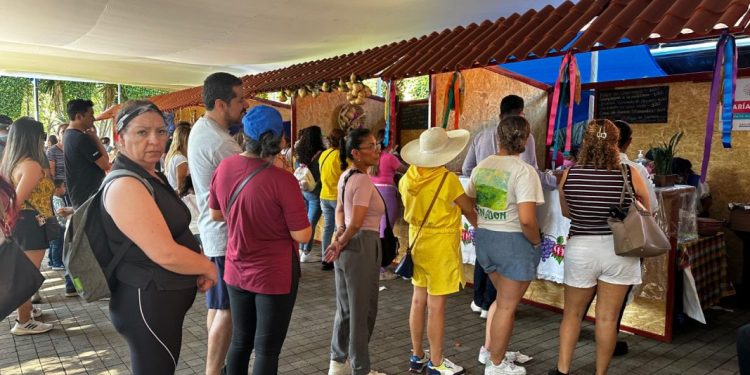 Relevo de cocineras tradicionales en el Festival de Origen; entra segundo grupo