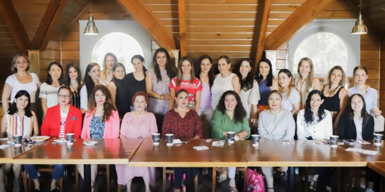 Mujeres Empresarias Reconocen Trayectoria y Proyecto Político de Daniela De Los Santos en Morelia