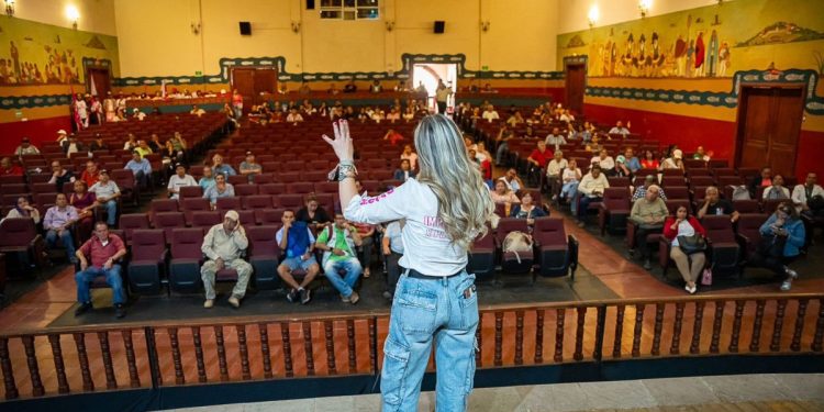 Samanta Flores se reúne con Sindicato de Trabajadores