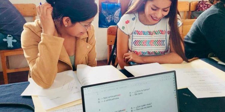 Docentes participan en talleres para mejorar educación indígena