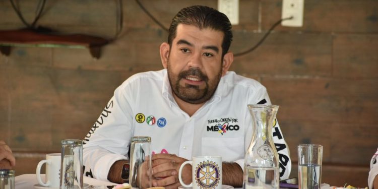 Venceremos el autoritarismo con una mayoría en el congreso de la Unión: Paco Huacus.