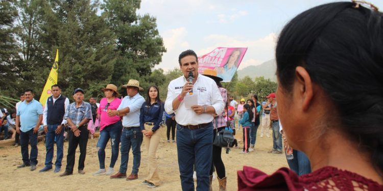 Recorrió varias tenencias donde constató el abandono y desinterés del gobierno