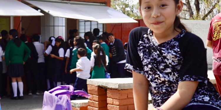 Pide SEE a escuelas ser flexibles con uso de uniforme por onda de calor