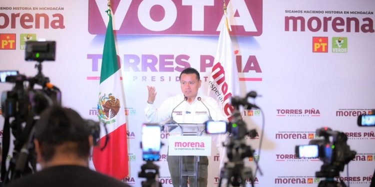 Ofrece Torres Piña regularizar 50 colonias en Morelia y dar certeza patrimonial a familias