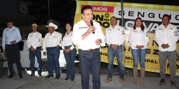 Silvano apoyará con obras de beneficio inmediato a las tenencias del distrito 03