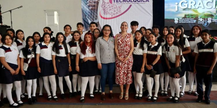 Participan más de 700 estudiantes en encuentro de innovación tecnológica y agrícola