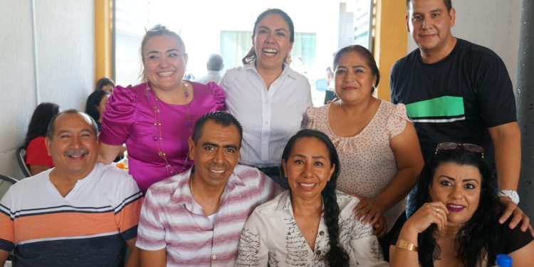 Maestros y maestras de Apatzingán, respaldan el proyecto de Fanny Arreola.